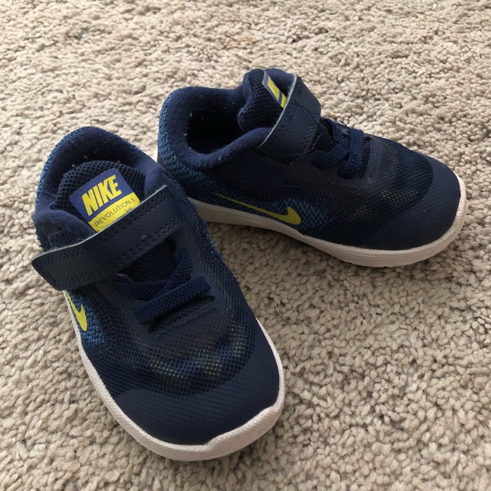 Nike Revolution 3
